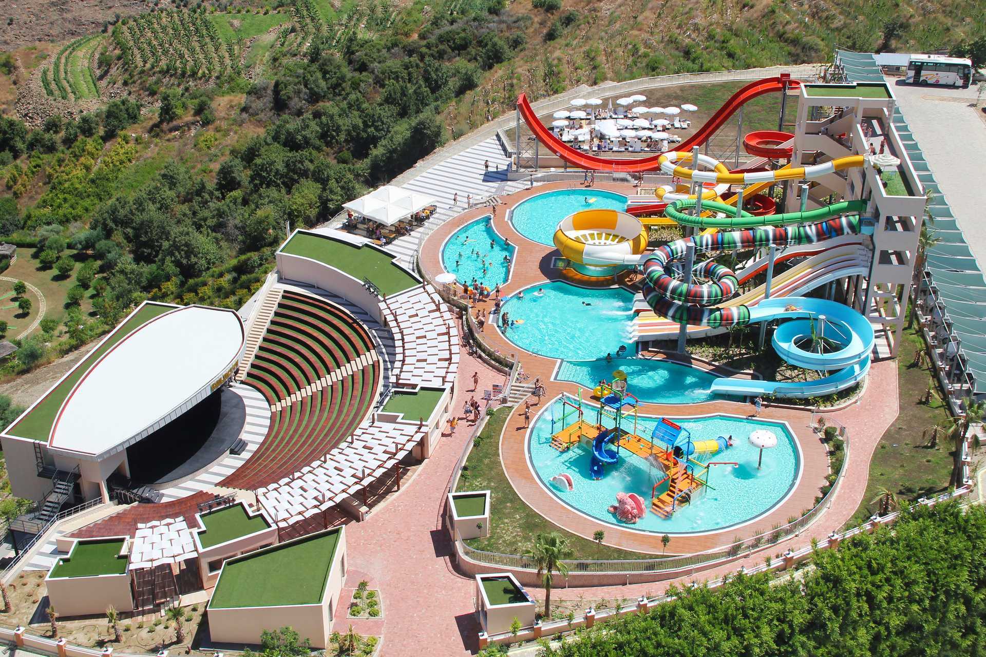 Badeland og amfiteater på Goldcity Holiday Resort i Alanya, Tyrkia.