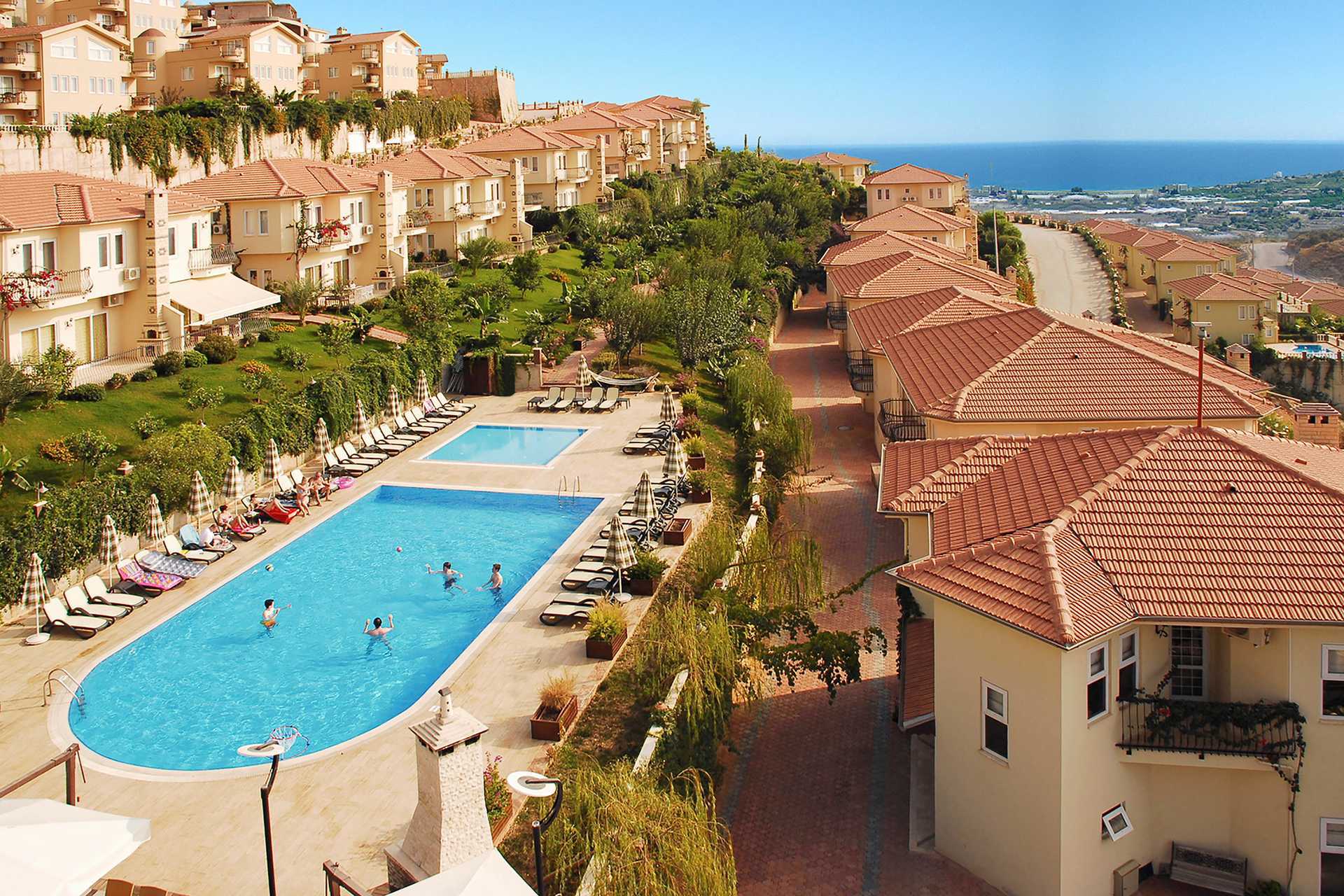 Bassengområde på Goldcity Holiday Resort i Alanya, Tyrkia.