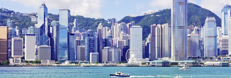 Hong Kong sett fra vannet. Byens karakter preges av skyskrapere.