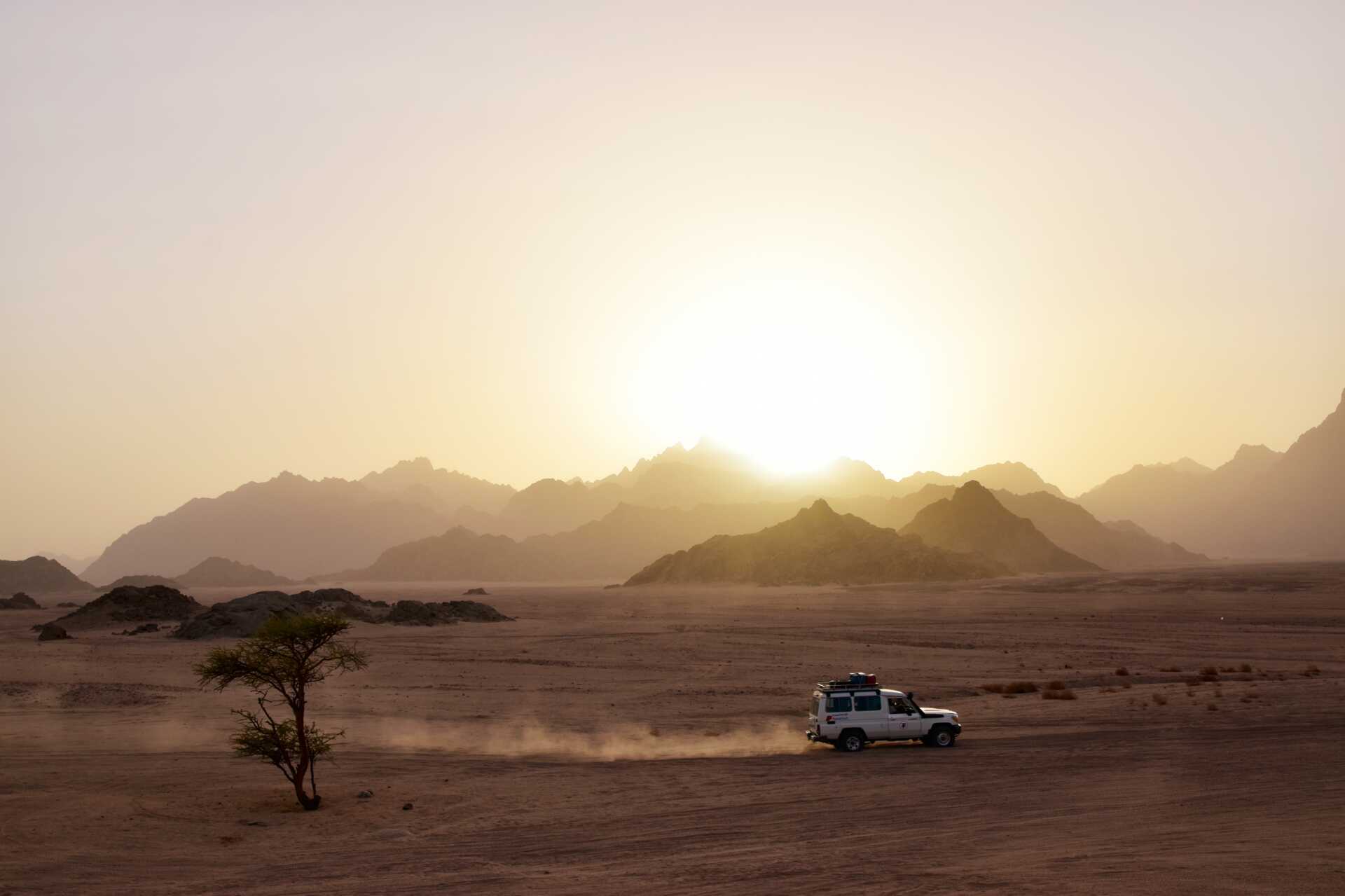 Bli med på en av Apollos utflukter - Jeeptur i ørkenen!