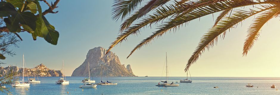 Ibiza, sørøst for Mallorca, er en grønn øy med svært mye å tilby.
