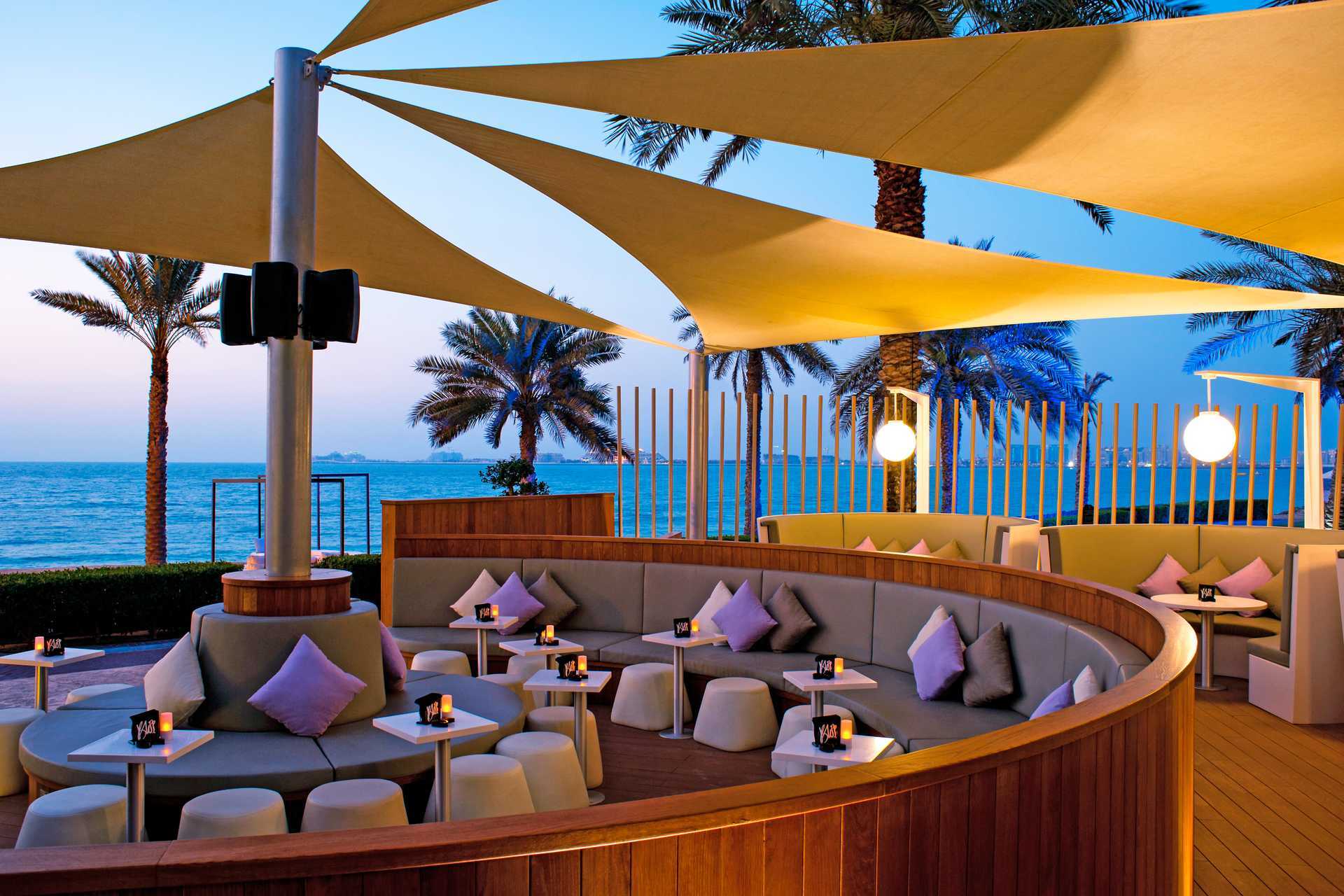 Loungebaren på Sheraton Jumeirah Beach i Dubai.