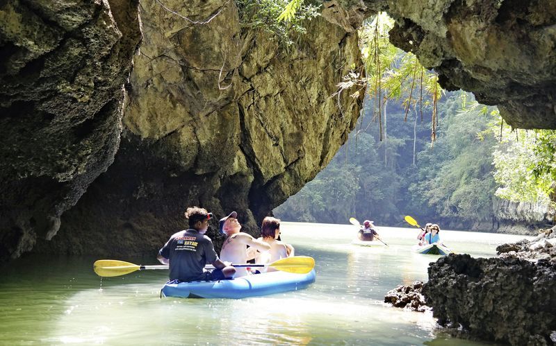 Kajakkeventyr i nasjonalparken Phang Nga Bay
