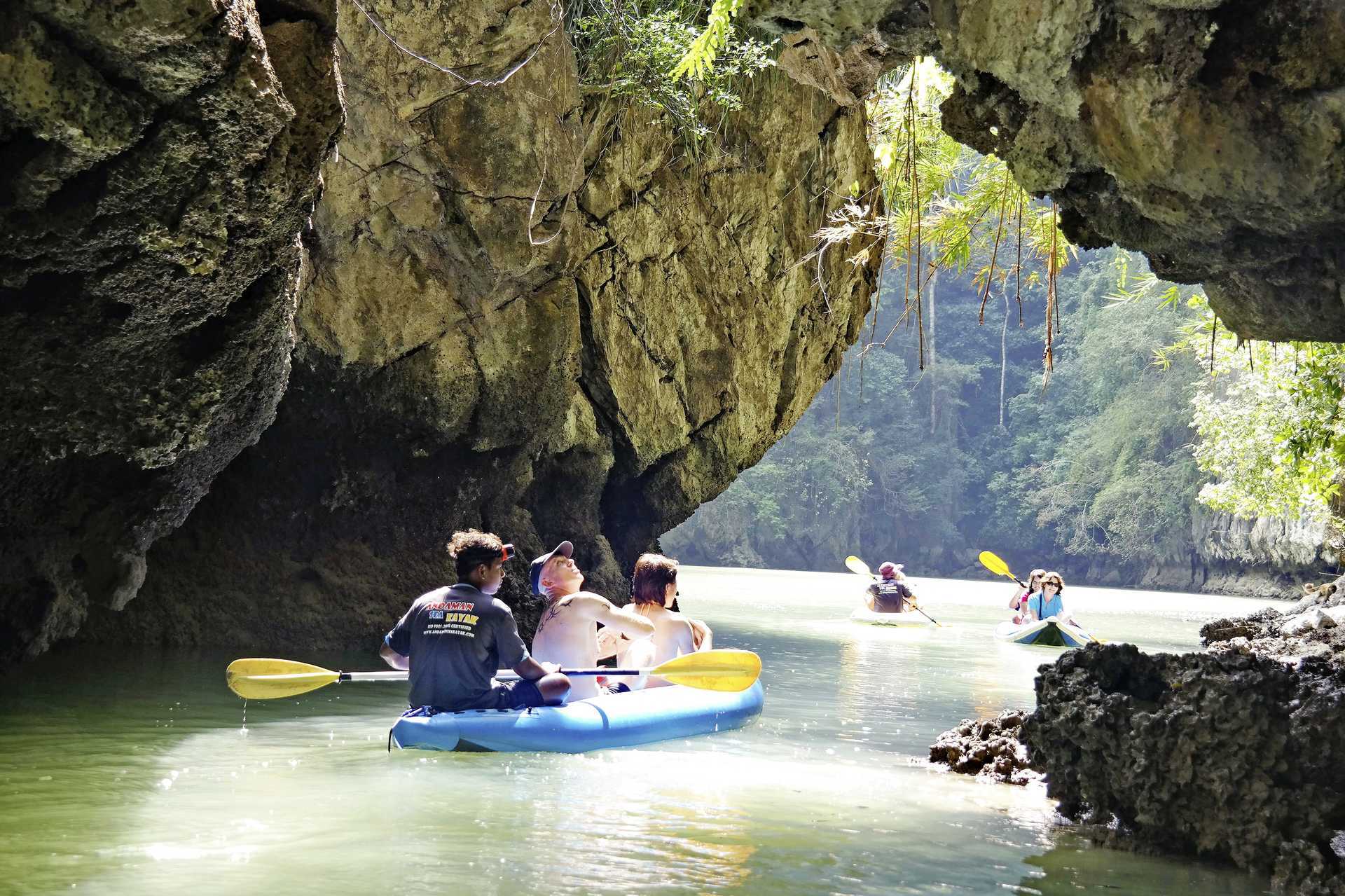 Kajakkeventyr i nasjonalparken Phang Nga Bay