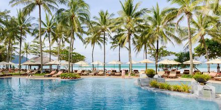 Hotellet Katathani Phuket Beach Resort & Spa ligger rette ved Kata Noi Beach