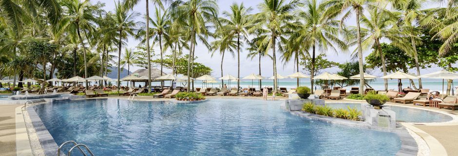 Hotellet Katathani Phuket Beach Resort & Spa ligger rette ved Kata Noi Beach