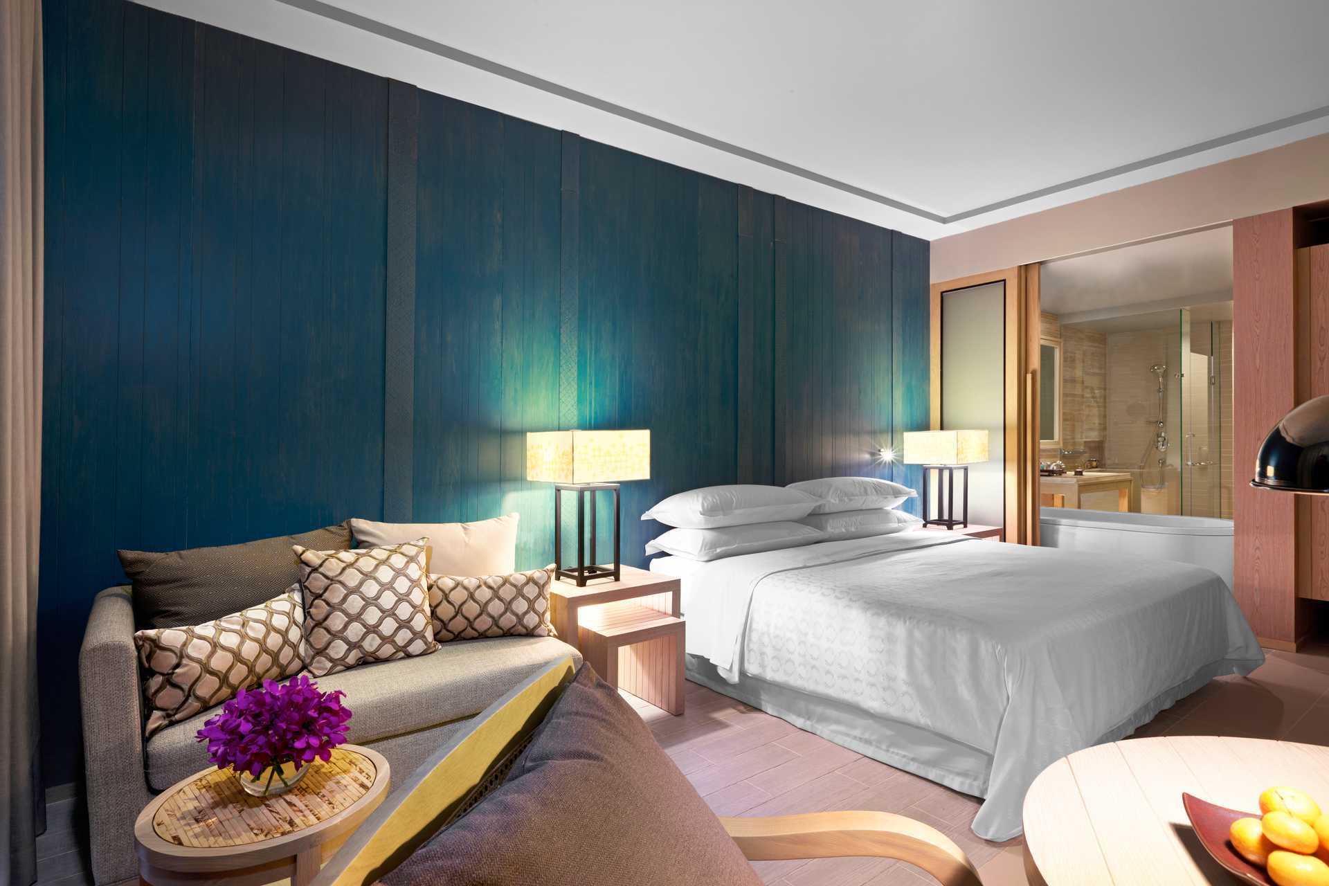 Klubbrom på Dusit Thani Krabi Beach Resort i Klong Muang på Krabi, Thailand.