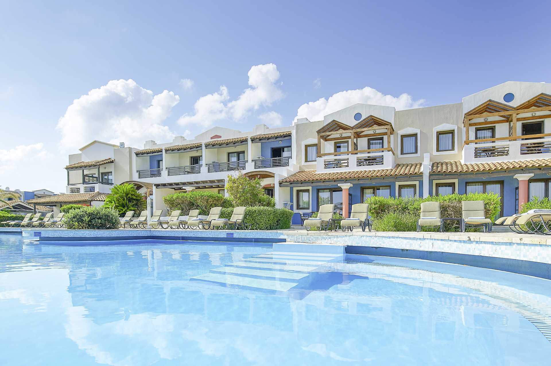 Bassengområdet ved Aldemar Knossos Royal i Hersonissos, Kreta.
