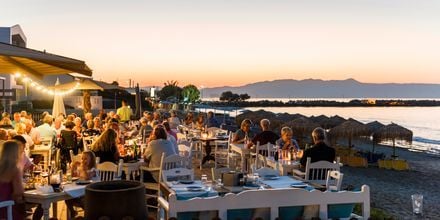 I Platanias ligger den populære restauranten Olive Tree med utsikt over havet