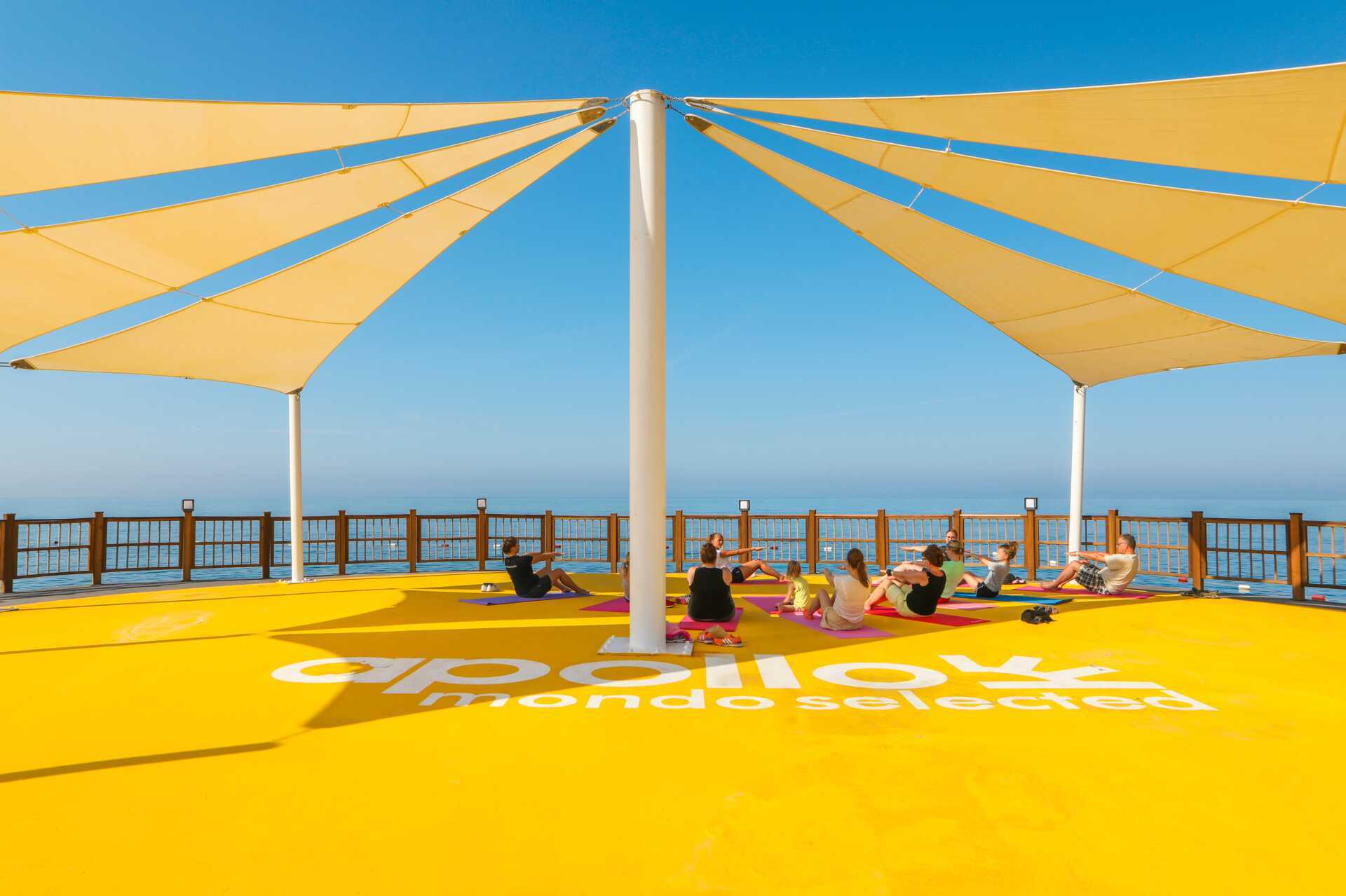 Delta på yoga og andre treningsøkter uten ekstra kostnad.