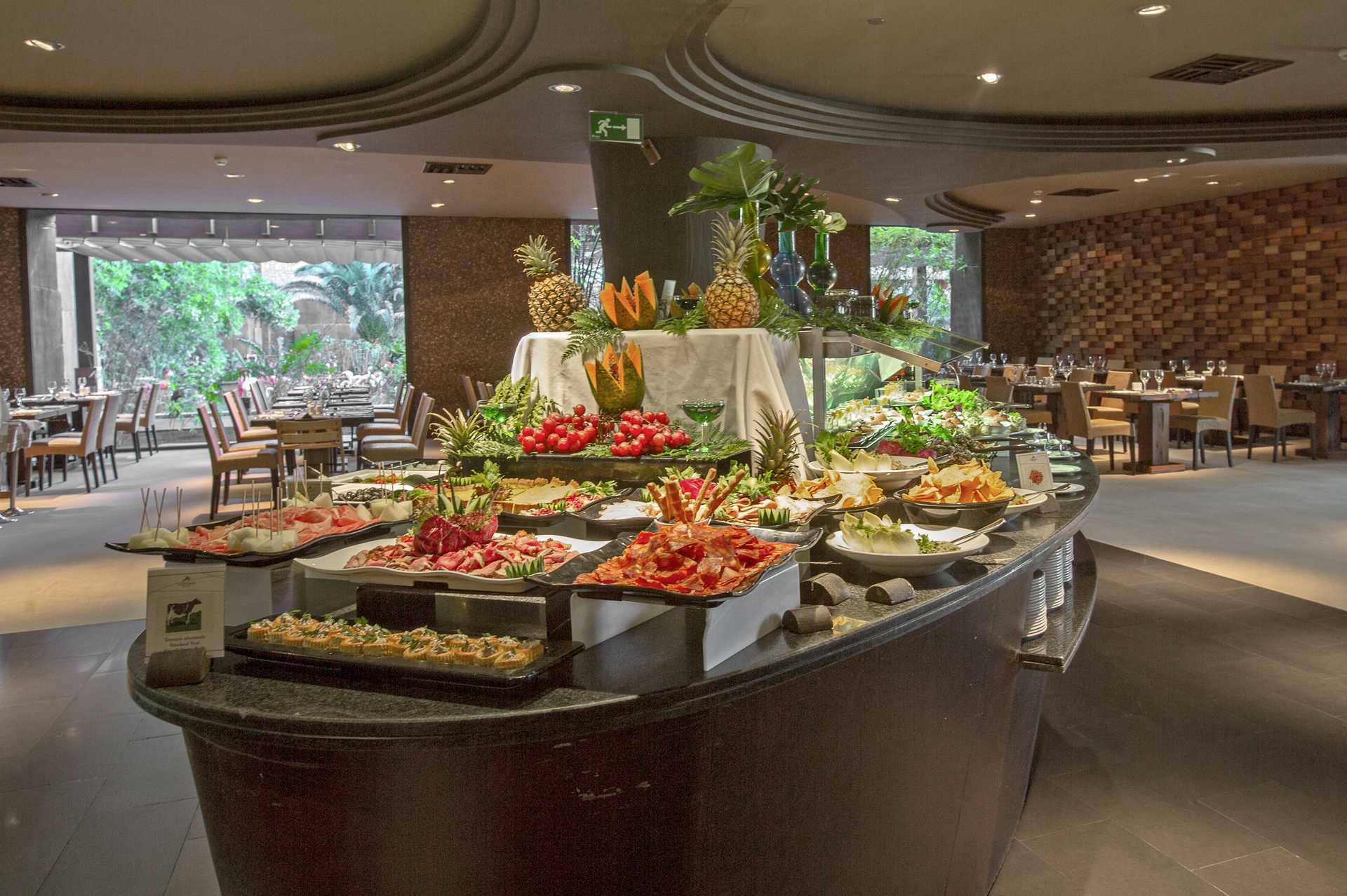 Bufférestauranten Baobab på Lopesan Baobab Resort.