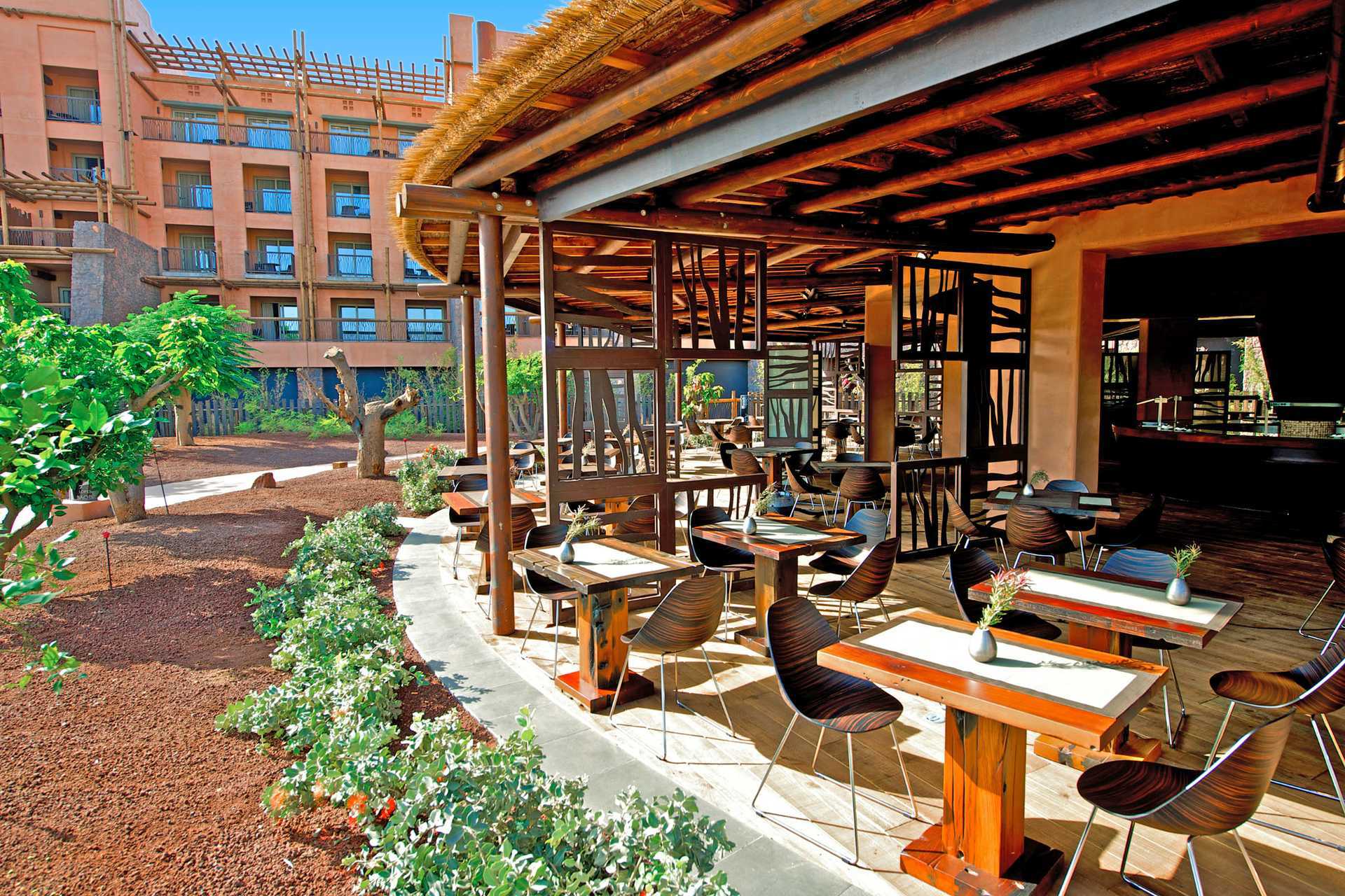 Bufférestauranten Marula utendørs på Lopesan Baobab Resort i Meloneras, Gran Canaria.