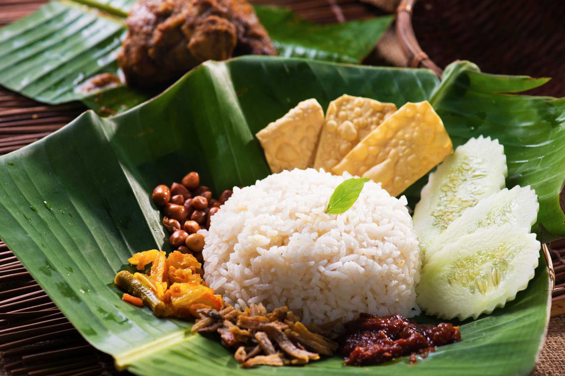 Nasi lemak, en av nasjonalrettene i Malaysia.