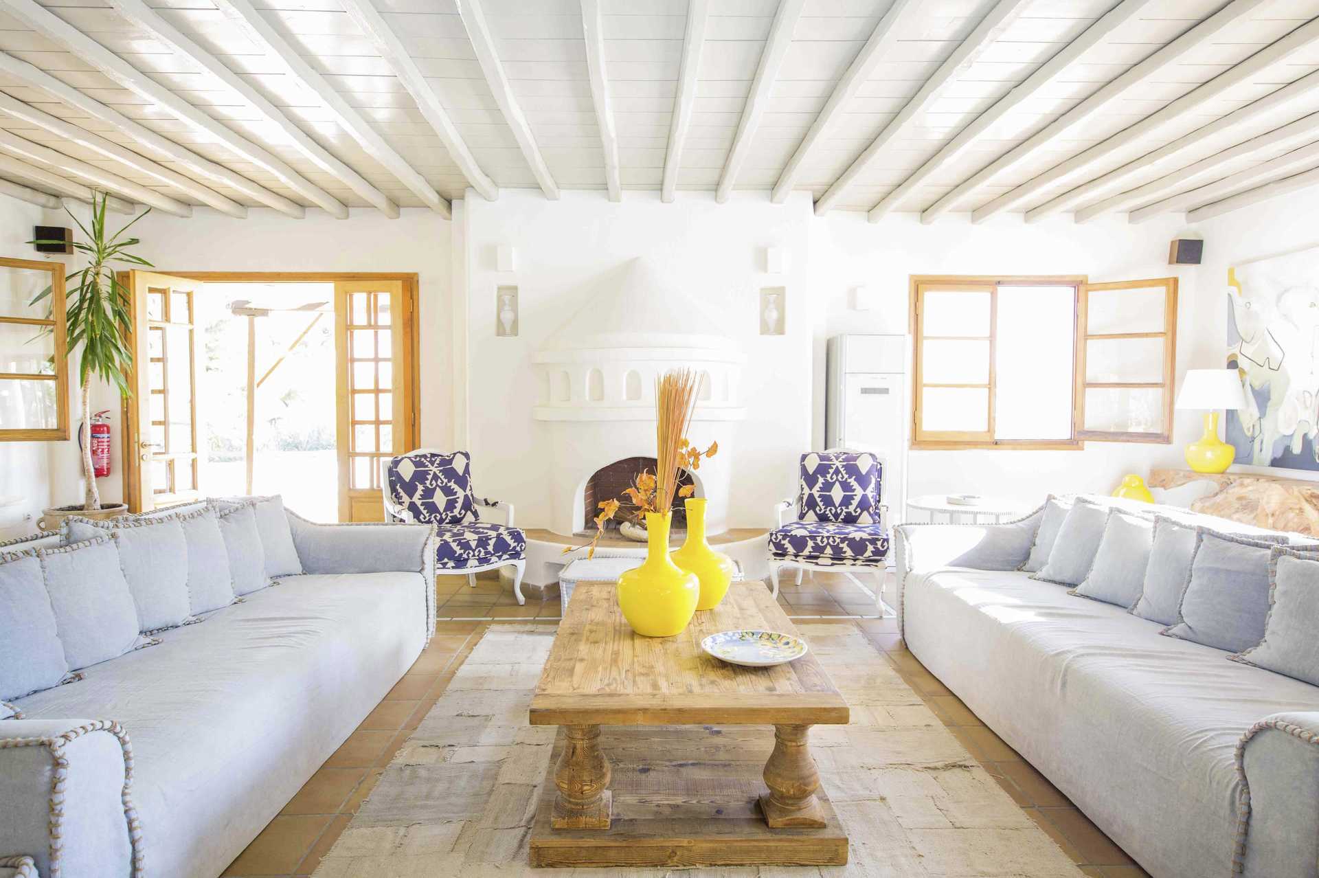 Lobbyen til Marpunta Beach Village på Alonissos i Hellas.