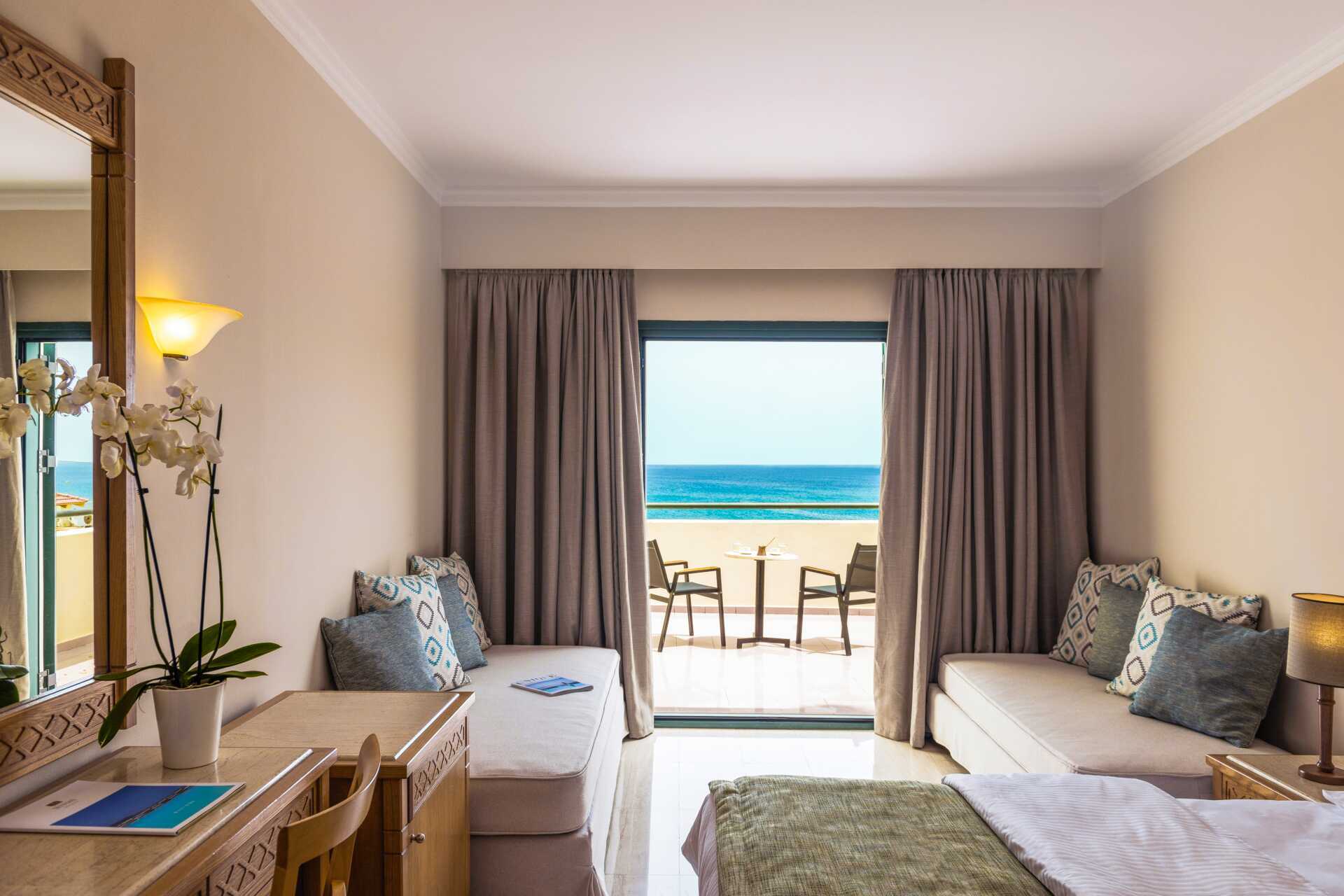 Dobbeltrom i bungalow med havutsikt.