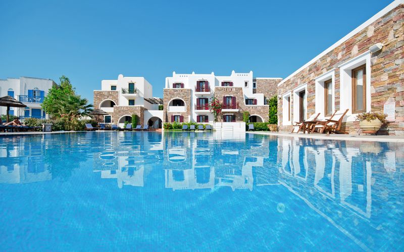 Bassengområdet – Naxos Resort på Naxos
