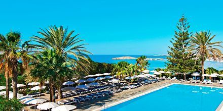Bassengområdet på Hotell Nissi Beach i Ayia Napa, Kypros.