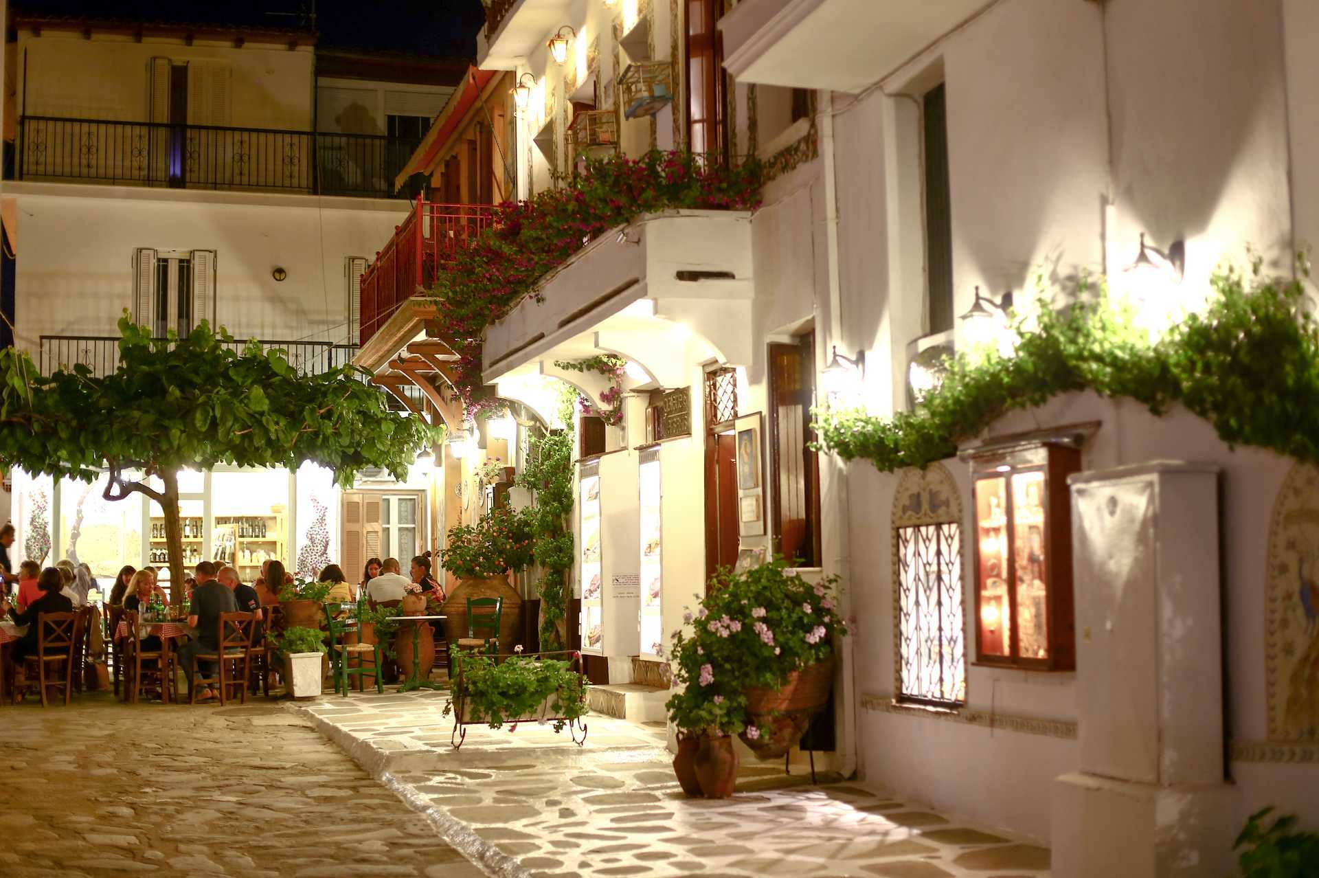 Skiathos by.