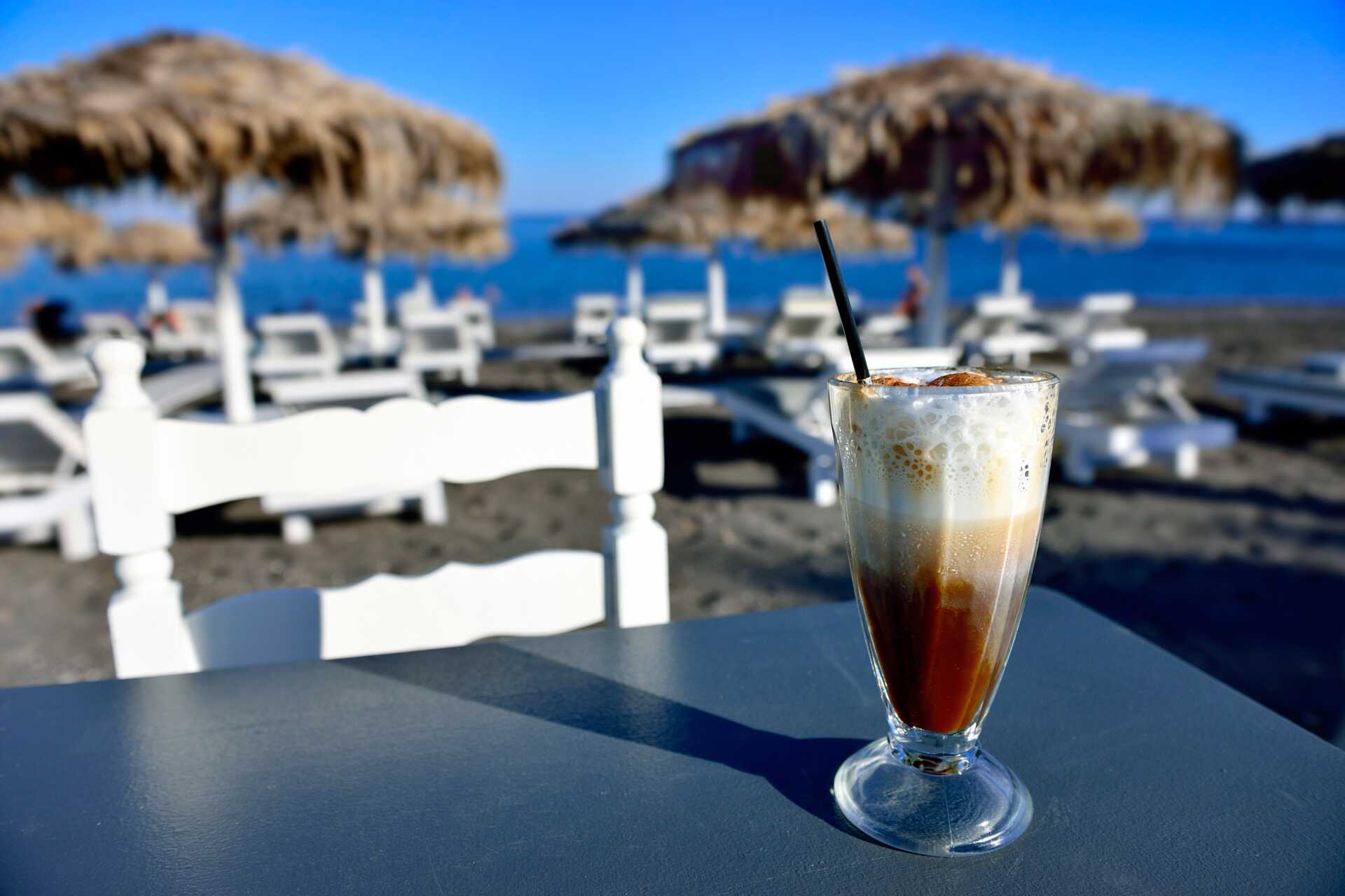 Frappé hører med på Hellas-ferien