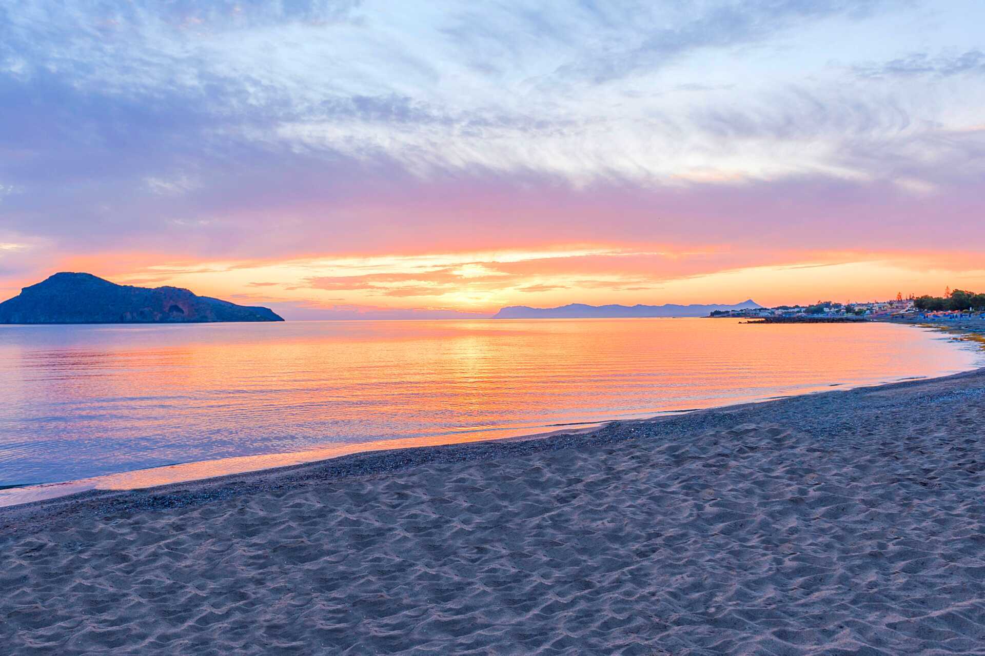 Stranden på Porto Platanias på Kreta.