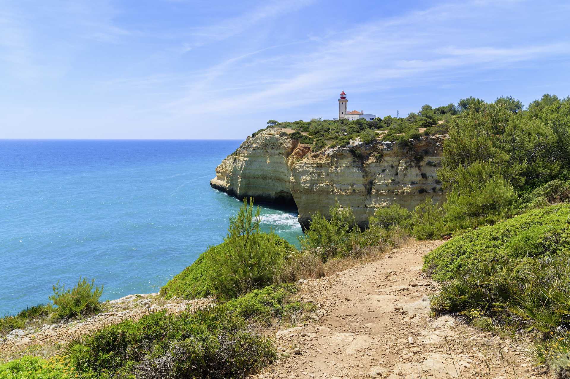 Flotte turstier langs Algarvekysten.
