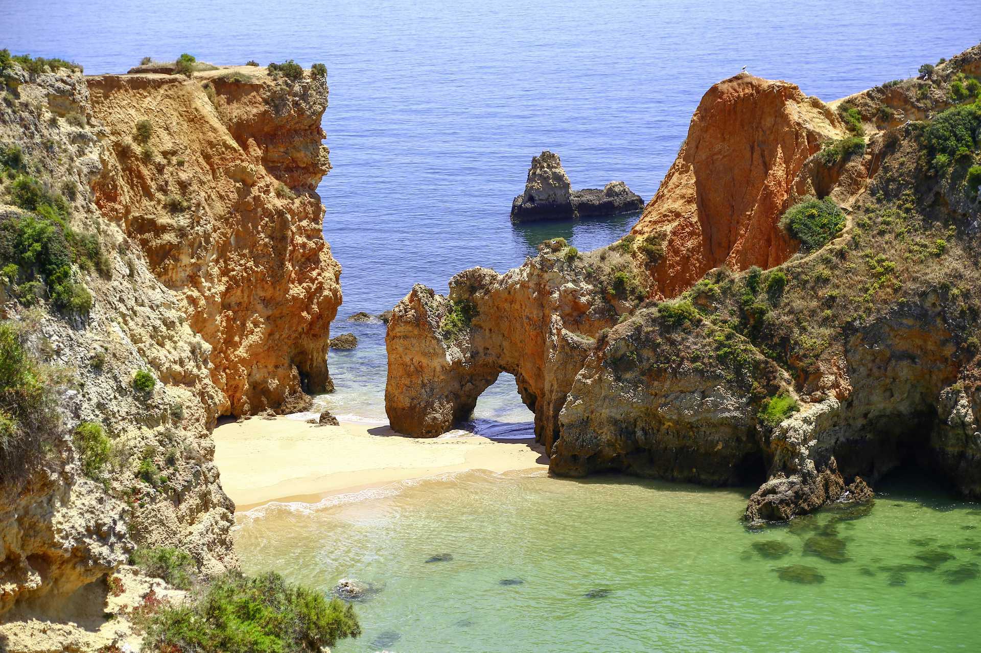 Praia de Joo de Arens ved Portimao på Algarvekysten.