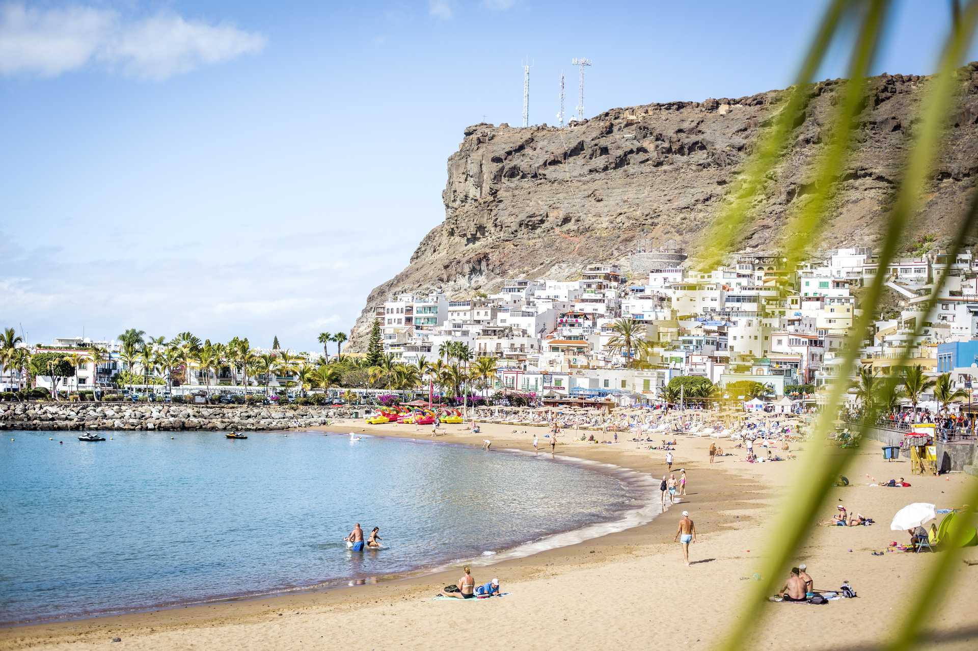 Stranden i Puerto de Mogán på Gran Canaria, Spania.