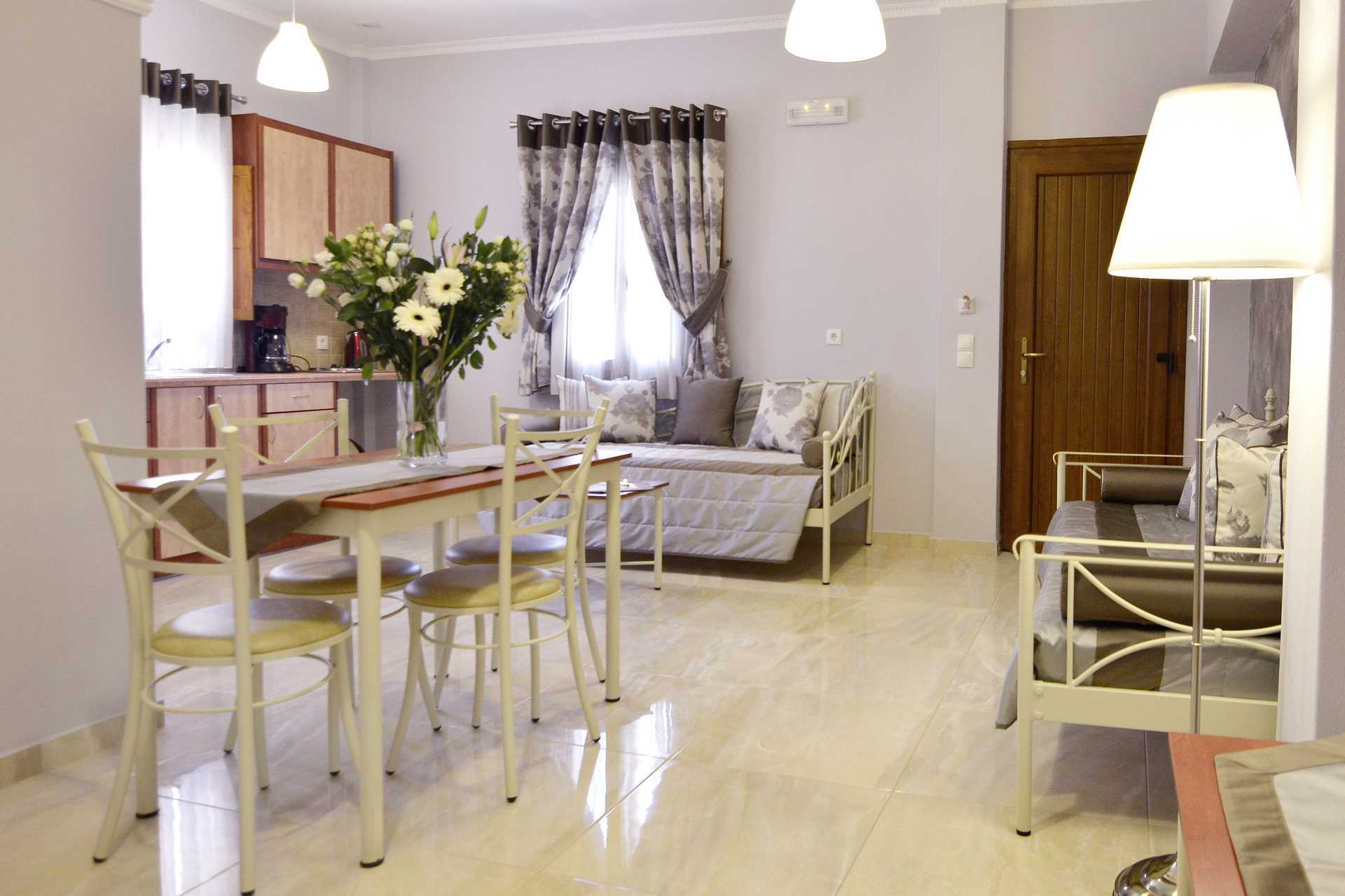 Renovert toromsleilighet på Hotel Polydefkis i Kamari, Santorini, Hellas.