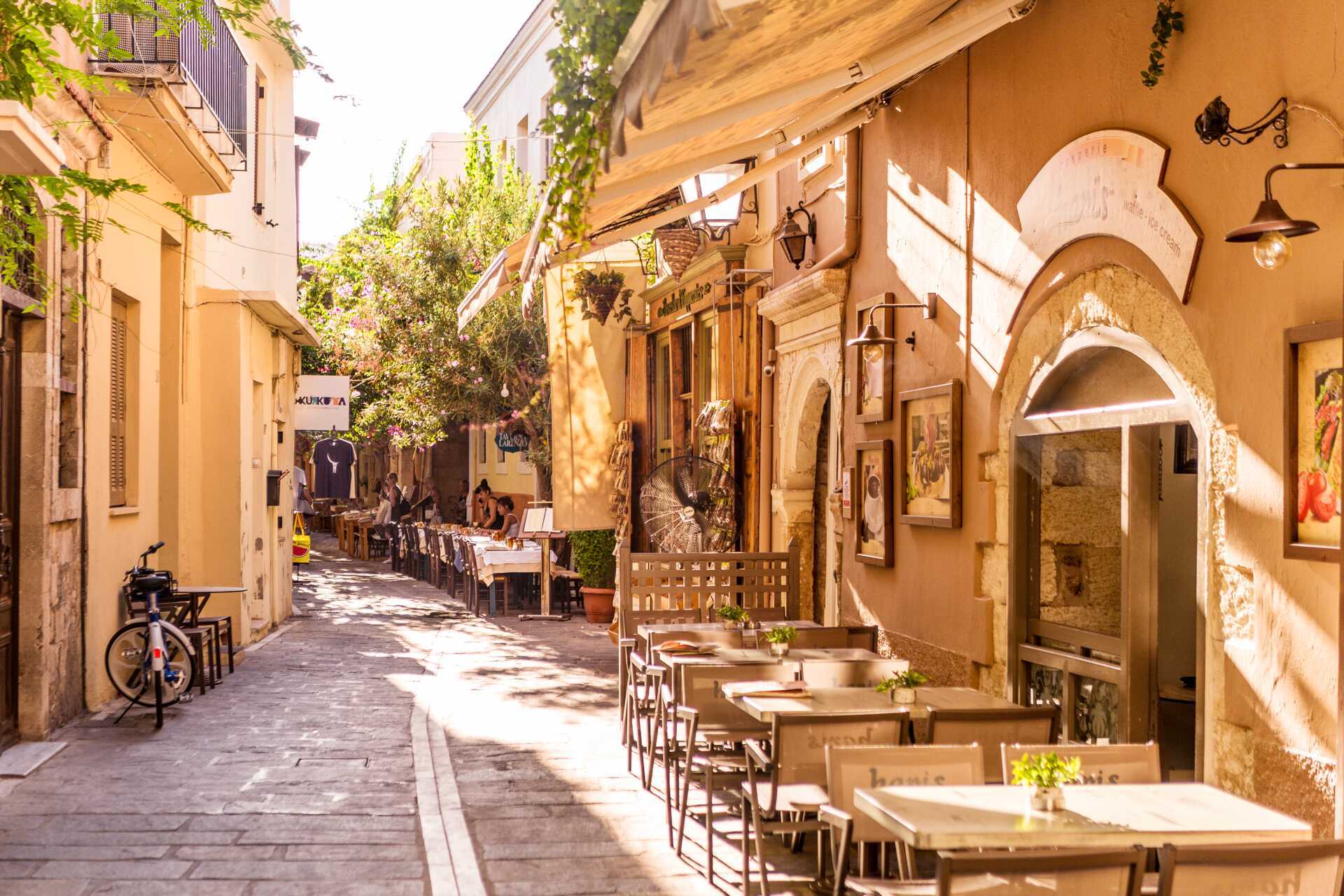 Slå deg ned ved en kafé