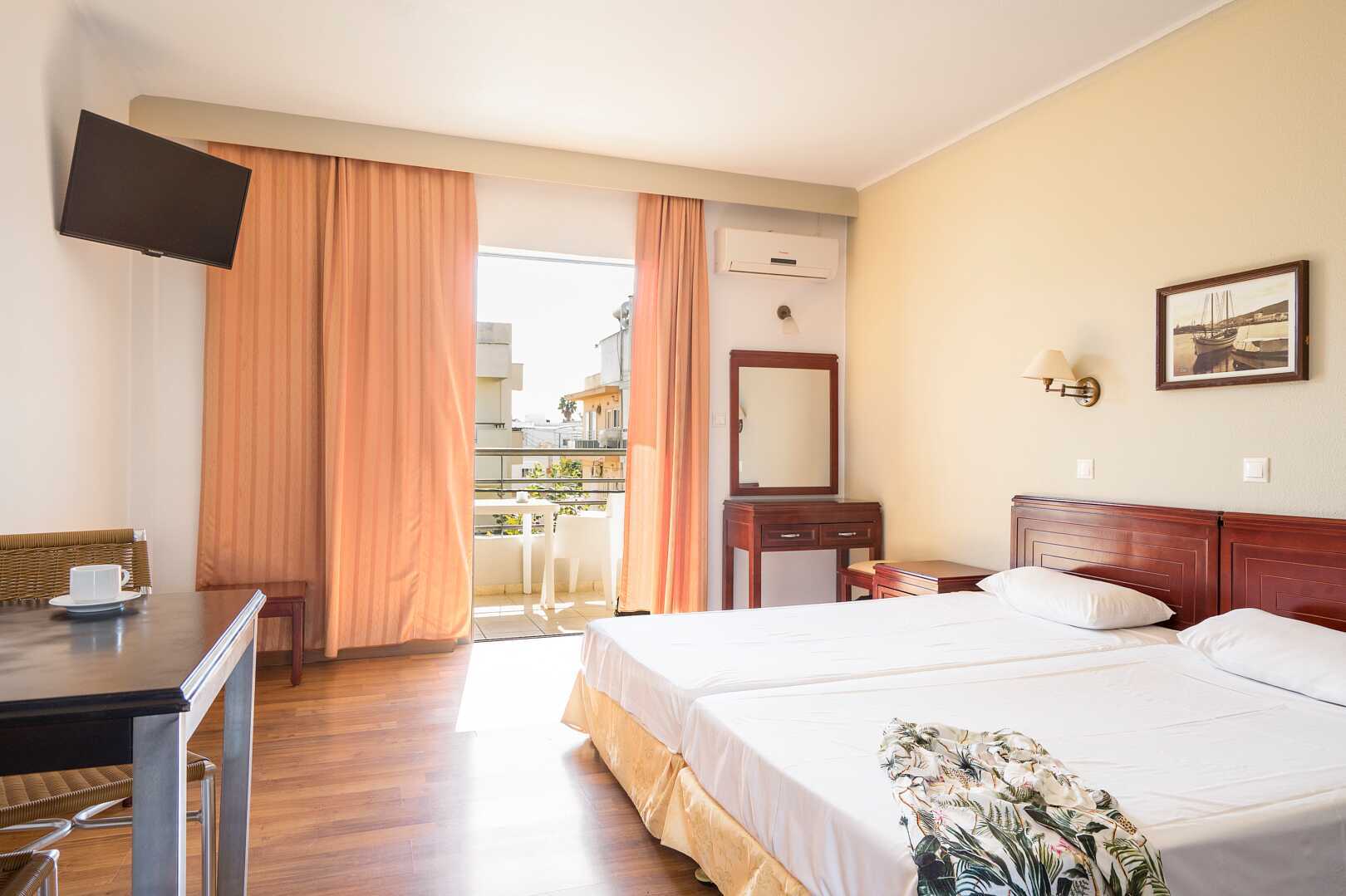 Ettromsleilighet på hotell Santa Marina i Kos by på Kos, Hellas.