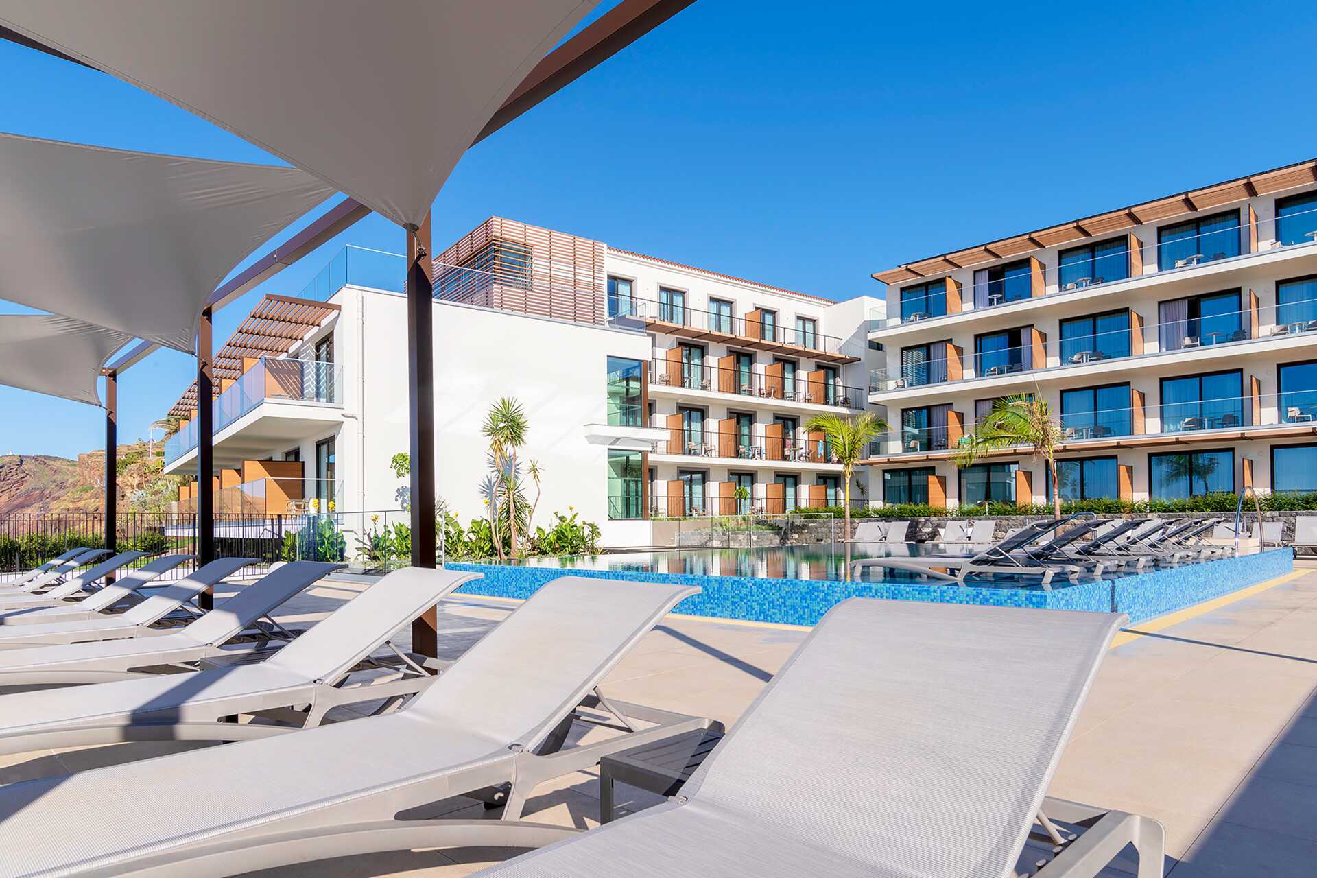 Bassengområdet på Sentido Galomar på Madeira, Portugal.