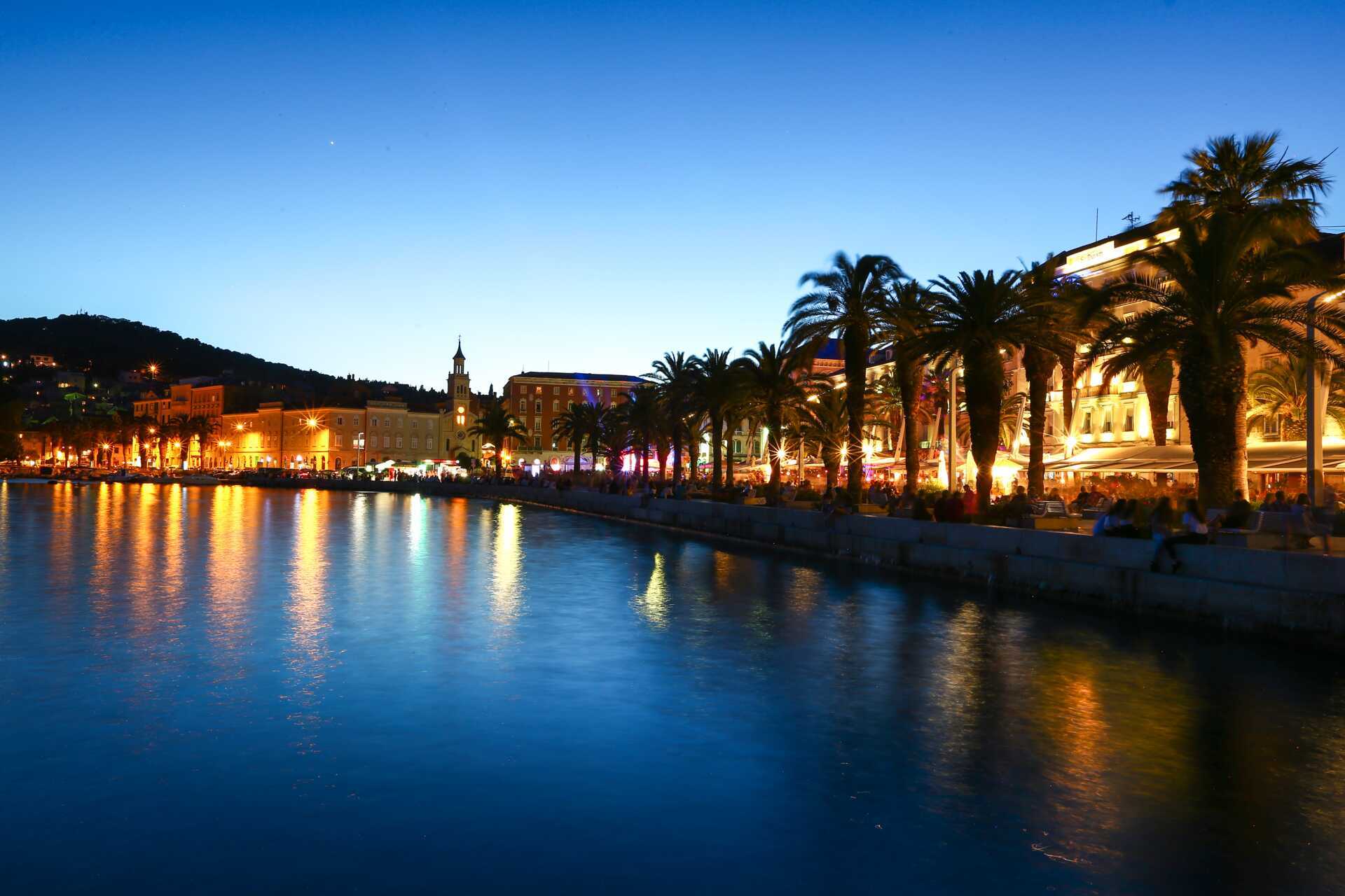 Splits koselige havnepromenade, Rivan.