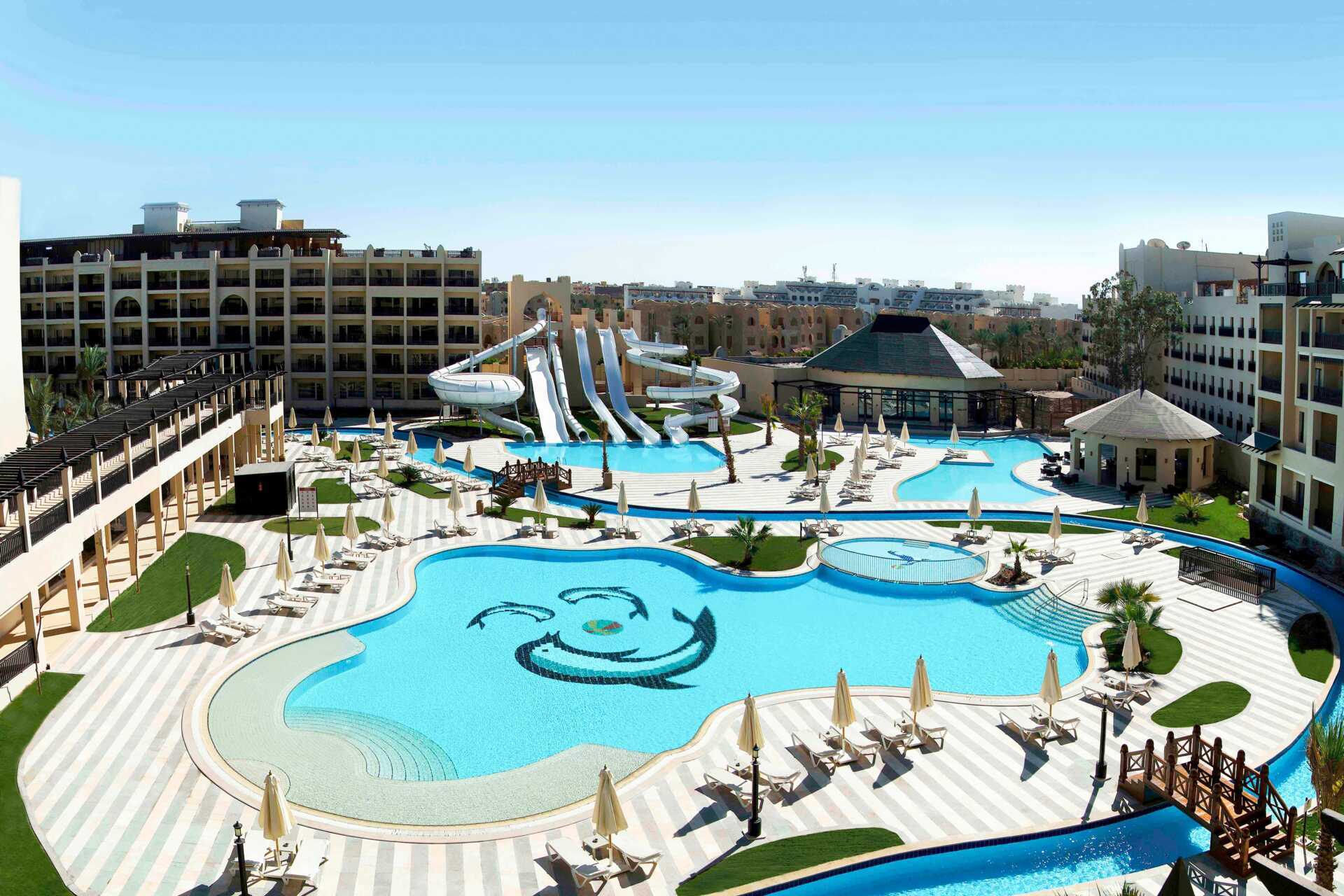 Bassengområdet på Steigenberger Aqua Magic i Hurghada, Egypt.