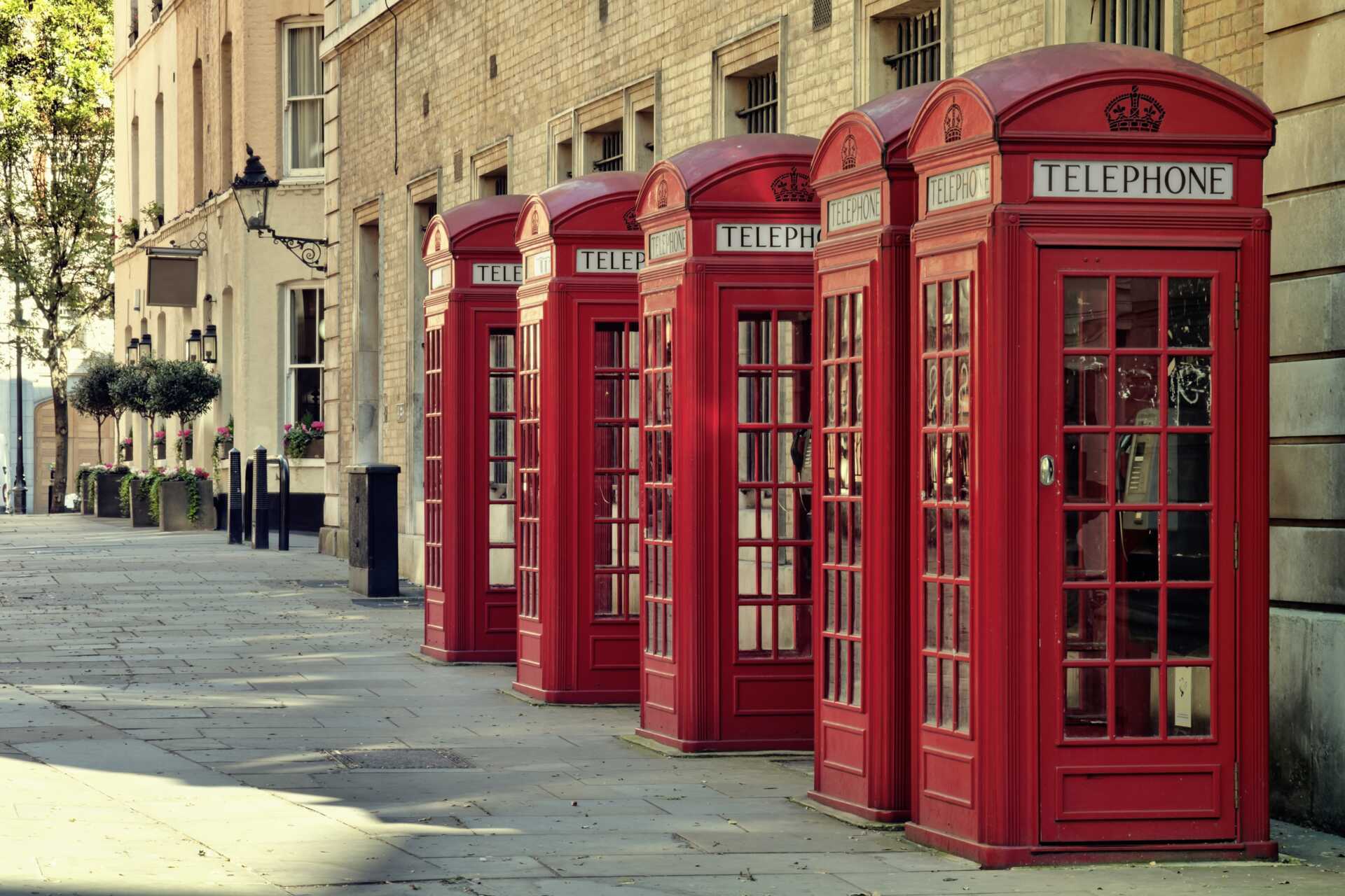De typisk britiske telefonkioskene