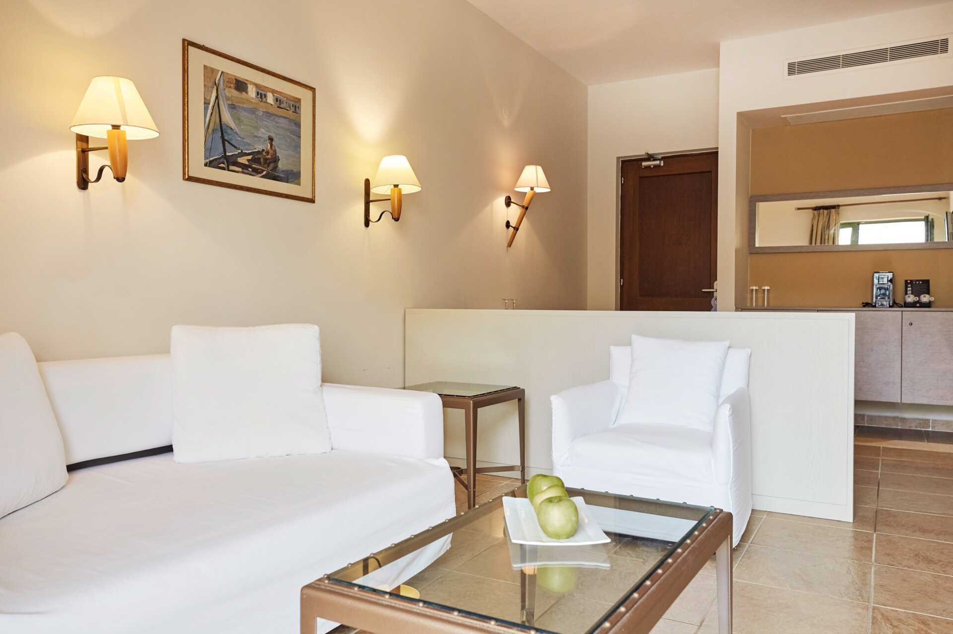 Superior juniorsuite på Grand Bay Beach Resort på Kreta, Hellas.