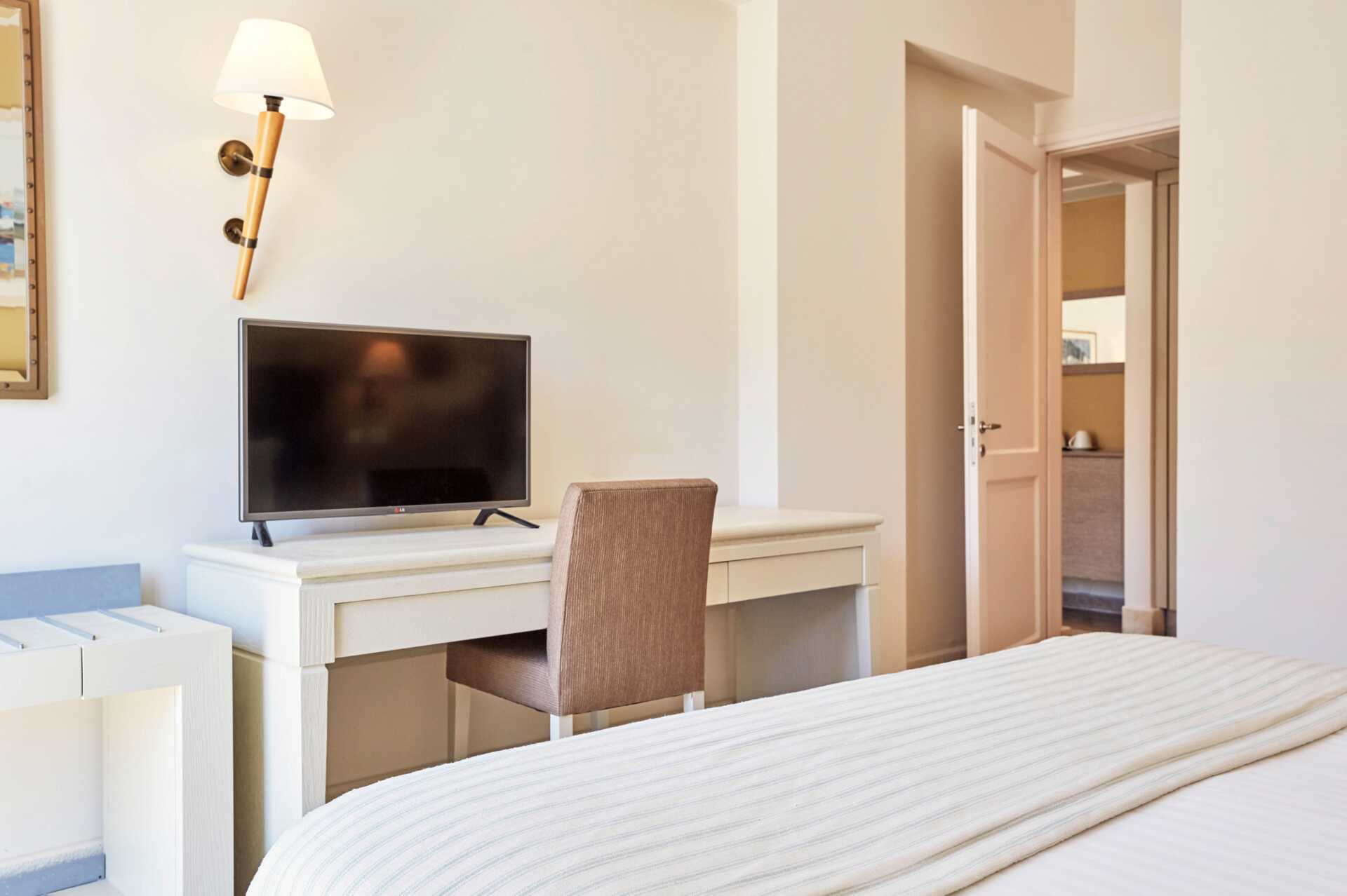 Superior juniorsuite på Grand Bay Beach Resort på Kreta, Hellas.