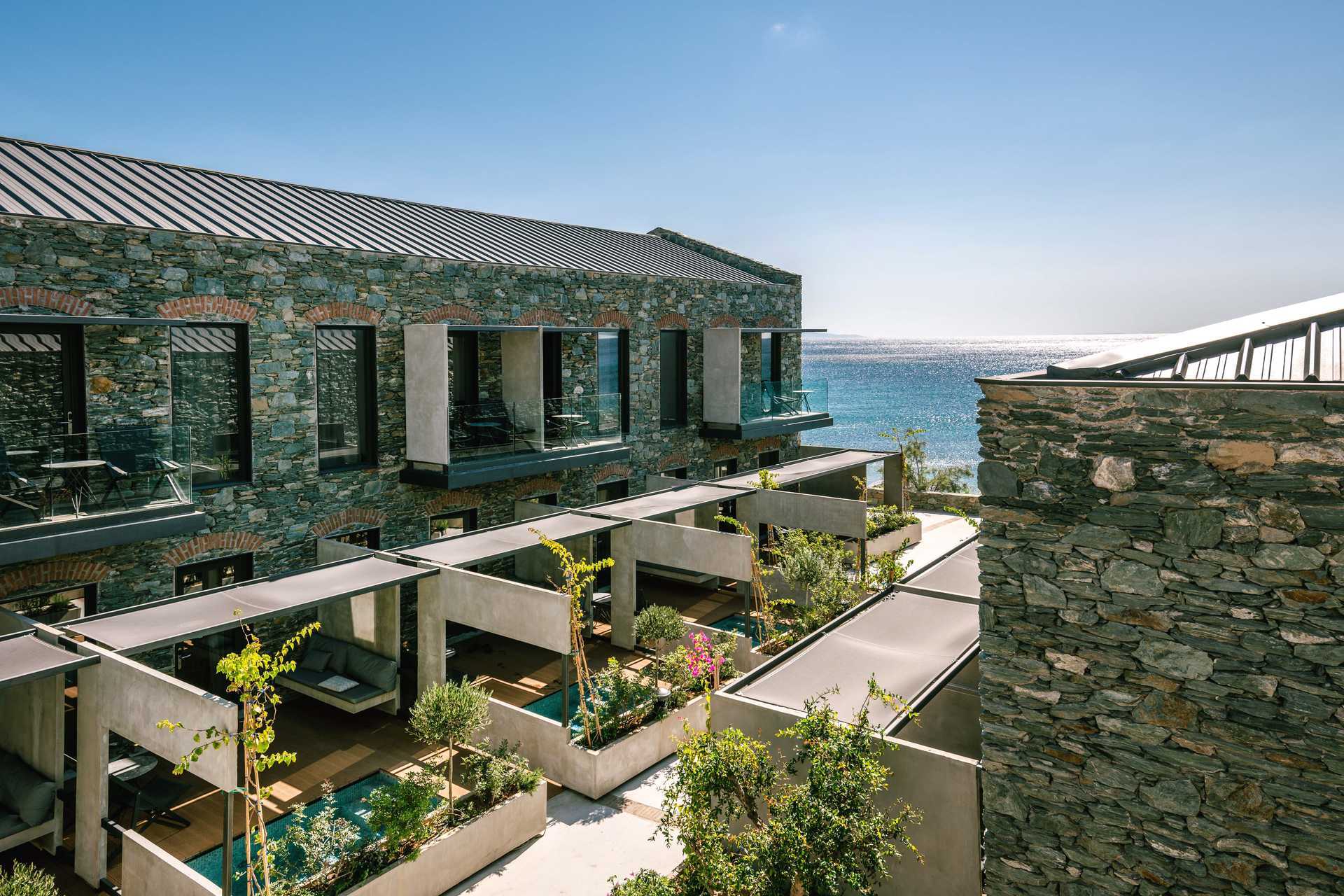 Superiorrom med privat jacuzzi, stor balkong/terrasse.