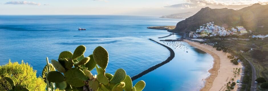 Vidstrakt sandstrand på Tenerife