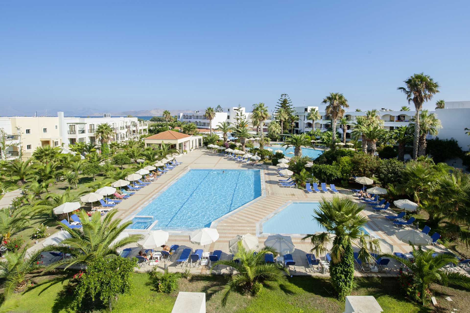 Bassengområdet på Hotel Tigaki Beach på Kos, Hellas.