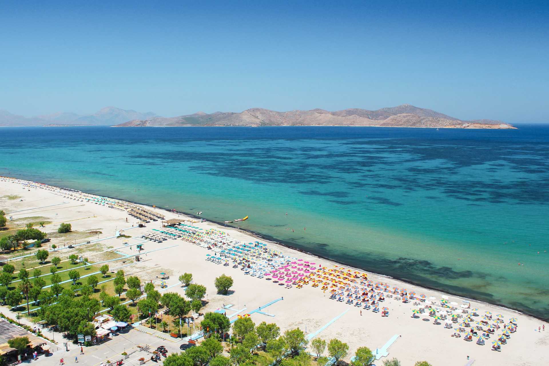 Stranden ved Tigaki Beach på Kos, Hellas.