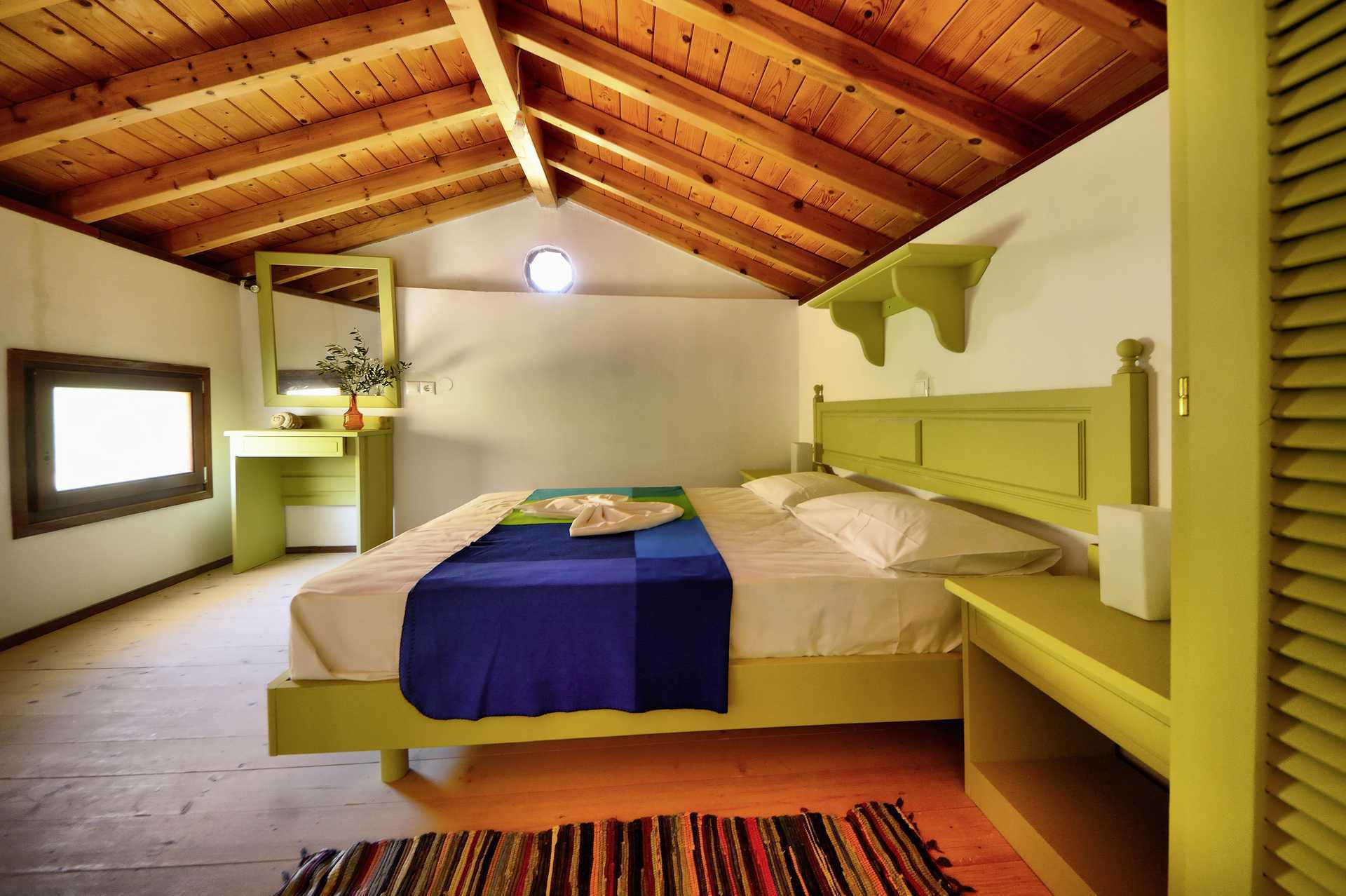 Toromsleilighet i etasje på Villa Eleonas i Votsalakia på Samos, Hellas.