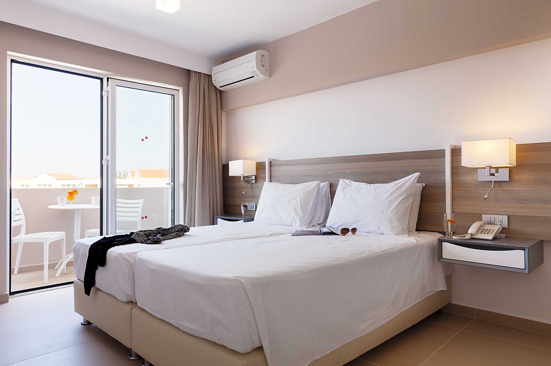 Treromslelighet på Santa Helena Beach.