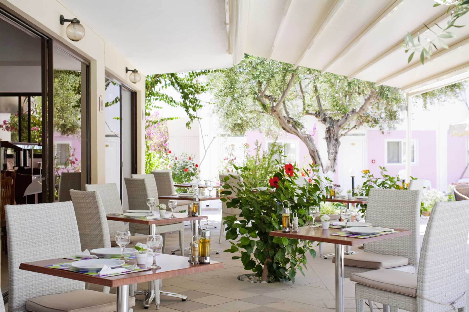 Restaurant på Venezia i Karpathos by, Hellas.