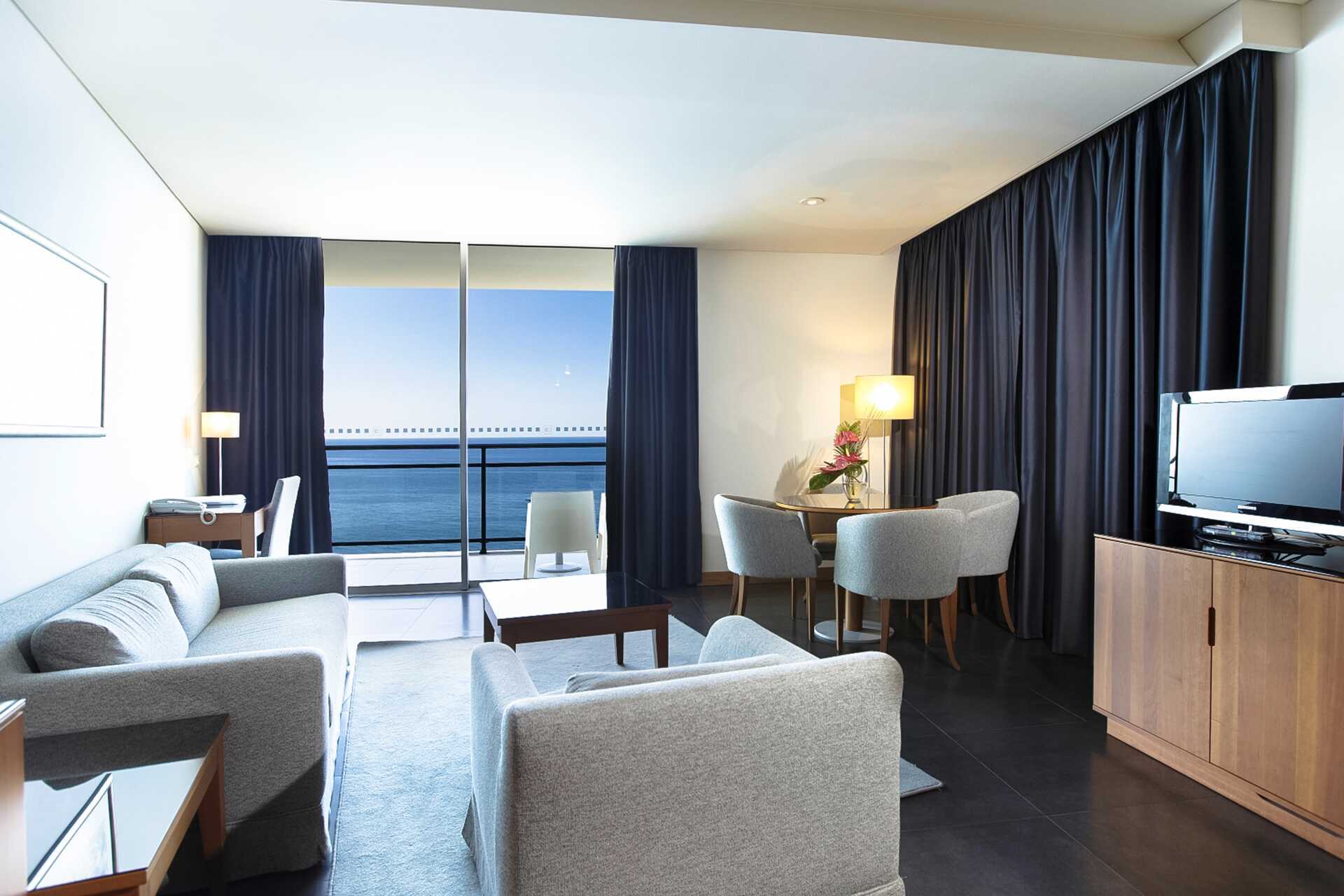 Suite på VIDAMAR Resorts Madeira, Portugal.